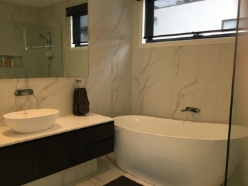 Renting out with online payment: Bathroom with a Bath