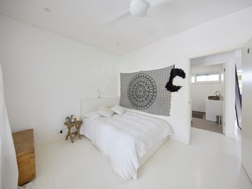 Renting out with online payment: Spacious Bedroom with Bathroom