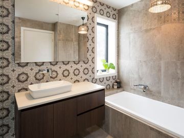 Renting out with online payment: Pristine Bathroom