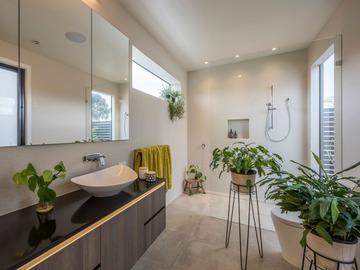 Renting out with online payment: Light & Spacious Bathroom