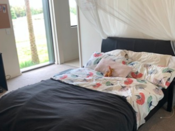 Renting out with online payment: Children's Bedroom with Overhead Bed Canopy