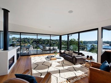 Renting out with online payment: Amazing views living room