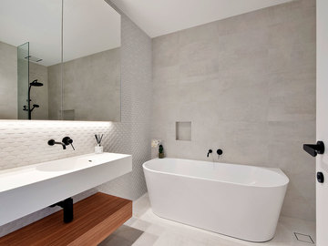 Renting out with online payment: Bathroom with Textured Feature Wall