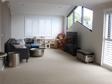 Renting out with online payment: Spacious Lounge Area with Windows 