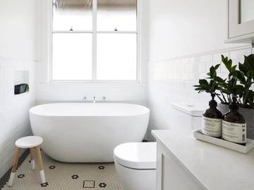 Renting out with online payment: Stunning Hamptons  Style Bathroom 