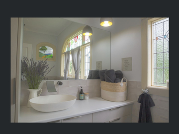 Renting out with online payment: Seaside Chapel Bathroom