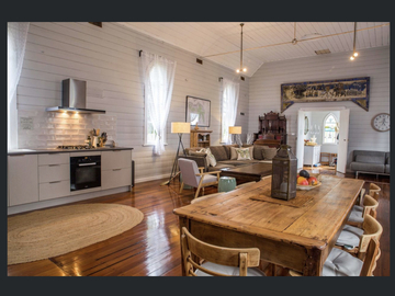 Renting out with online payment: Huge Dining Area