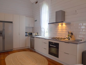 Renting out with online payment: Large Open Plan Kitchen