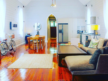 Renting out with online payment: Large Open Plan Lounge Area