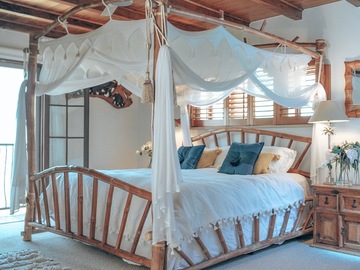 Renting out with online payment: Beautiful Four Poster Bed