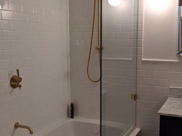 Renting out with online payment: Main Bathroom with gold Fixtures 