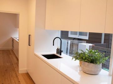 Renting out with online payment: Hamptons Kitchen