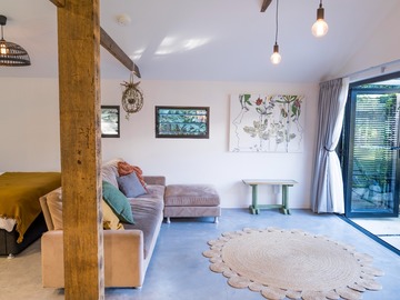 Renting out with online payment: Kite Shed Living Area