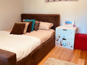 Renting out with online payment: Well-Lit Children's Bedroom