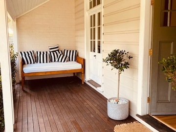 Renting out with online payment: Front Deck Overlooking the Garden