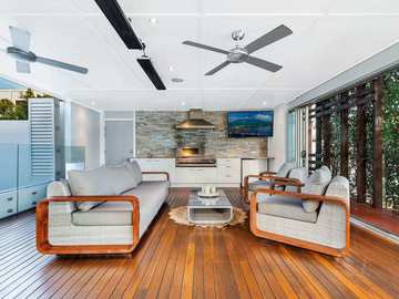 Renting out with online payment: Comfy and Airy Lounge Area 