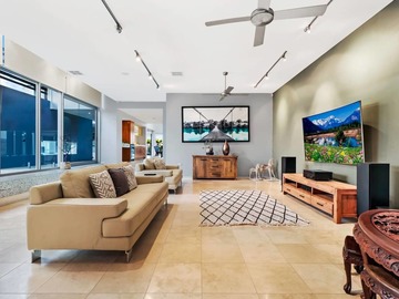 Renting out with online payment: Entertainment Area