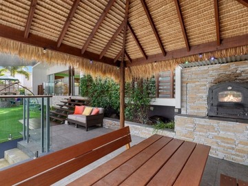 Renting out with online payment: Private Bali Hut with Wood Fire Pizza Oven
