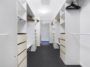 Renting out with online payment: Wardrobe