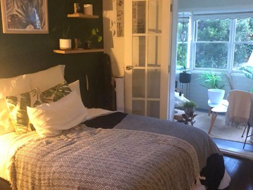 Renting out with online payment: Cozy Teenager's Bedroom with Access to a Seating Area
