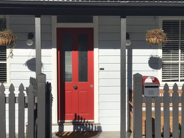 Renting out with online payment: Urban Cottage Red Door