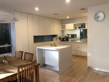 Renting out with online payment: Modern White Kitchen 