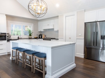 Renting out with online payment: Light-Filled Open Plan Kitchen with Island Bench