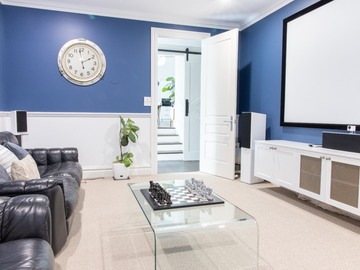 Renting out with online payment: Multimedia Room