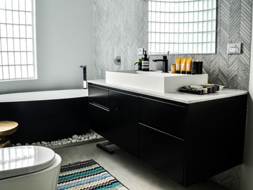 Renting out with online payment: Architectural Bathroom 