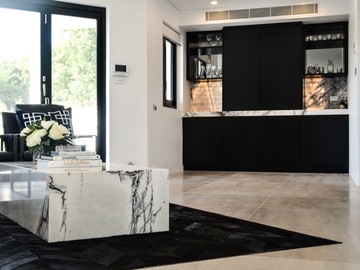 Renting out with online payment: Light-Filled Living Area with Piano