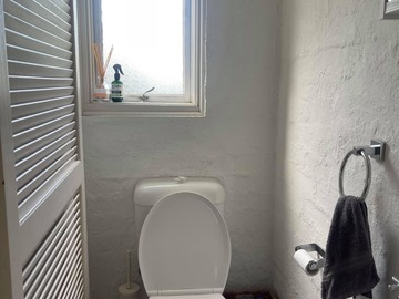 Renting out with online payment: White Bathroom with Shower