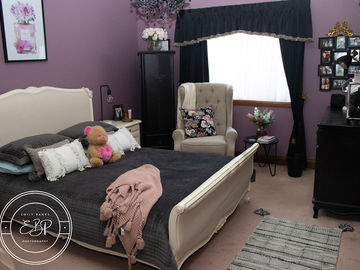 Renting out with online payment: Girl's Bedroom with Sitting Area