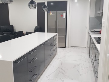 Renting out with online payment: Beautiful Modern Kitchen with Island Bench