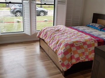 Renting out with online payment: Bedroom with Large Windows and Filled with Natural Light 