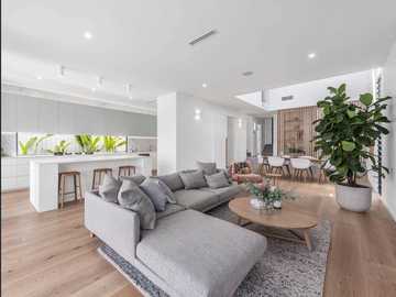 Renting out with online payment: Living area in Bespoke style home with a touch of luxury