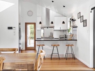 Renting out with online payment: Modern, White, Open Plan Kitchen