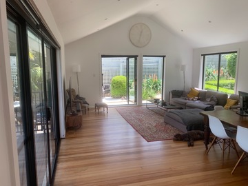 Renting out with online payment: Modern and Spacious Living Area