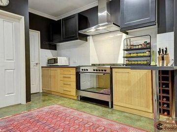 Renting out with online payment: Spacious Kitchen