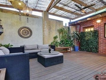 Renting out with online payment: Courtyard