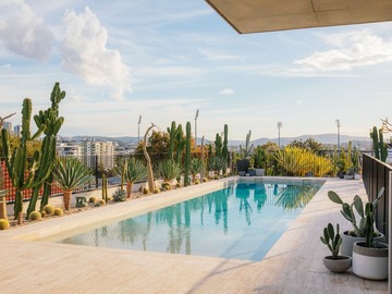 Renting out with online payment: A stunning ultra modern Palm Springs inspired location 