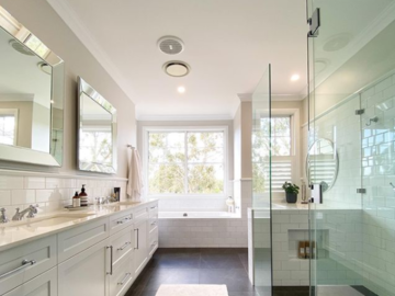 Renting out with online payment: Hamptons Style Ensuite Bathroom