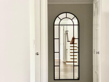 Renting out with online payment: Hallway with an Arch Mirror