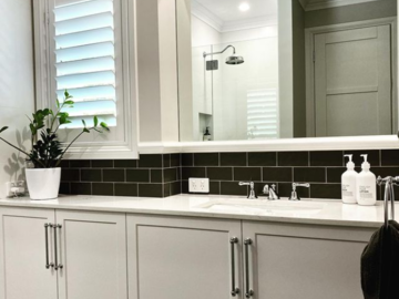 Renting out with online payment: Oversized Powder Room with Black Splash Back Tiles