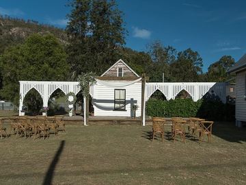 Renting out with online payment: Heritage white arches and arbour