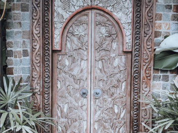 Renting out with online payment: Beautiful Bali Door 
