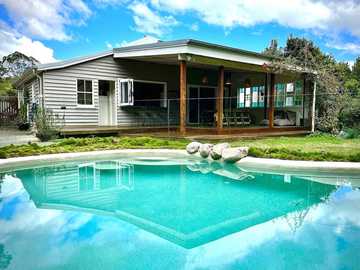 Renting out with online payment: Light Filled and Foliage Surrounded Cottage