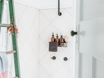 Renting out with online payment: Coastal Vintage Bathroom