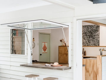 Renting out with online payment: Coastal Vintage Kitchen with Kitchen Bar 