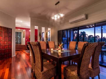 Renting out with online payment: Formal Dining for Eight People