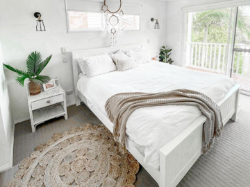 Renting out with online payment: Coastal Luxe Main Bedroom 